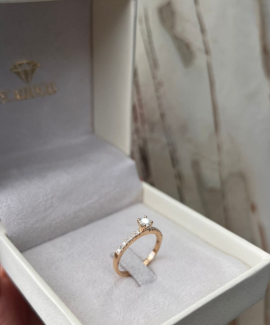 ANEL DE NOIVADO PARIS EM OURO 18K