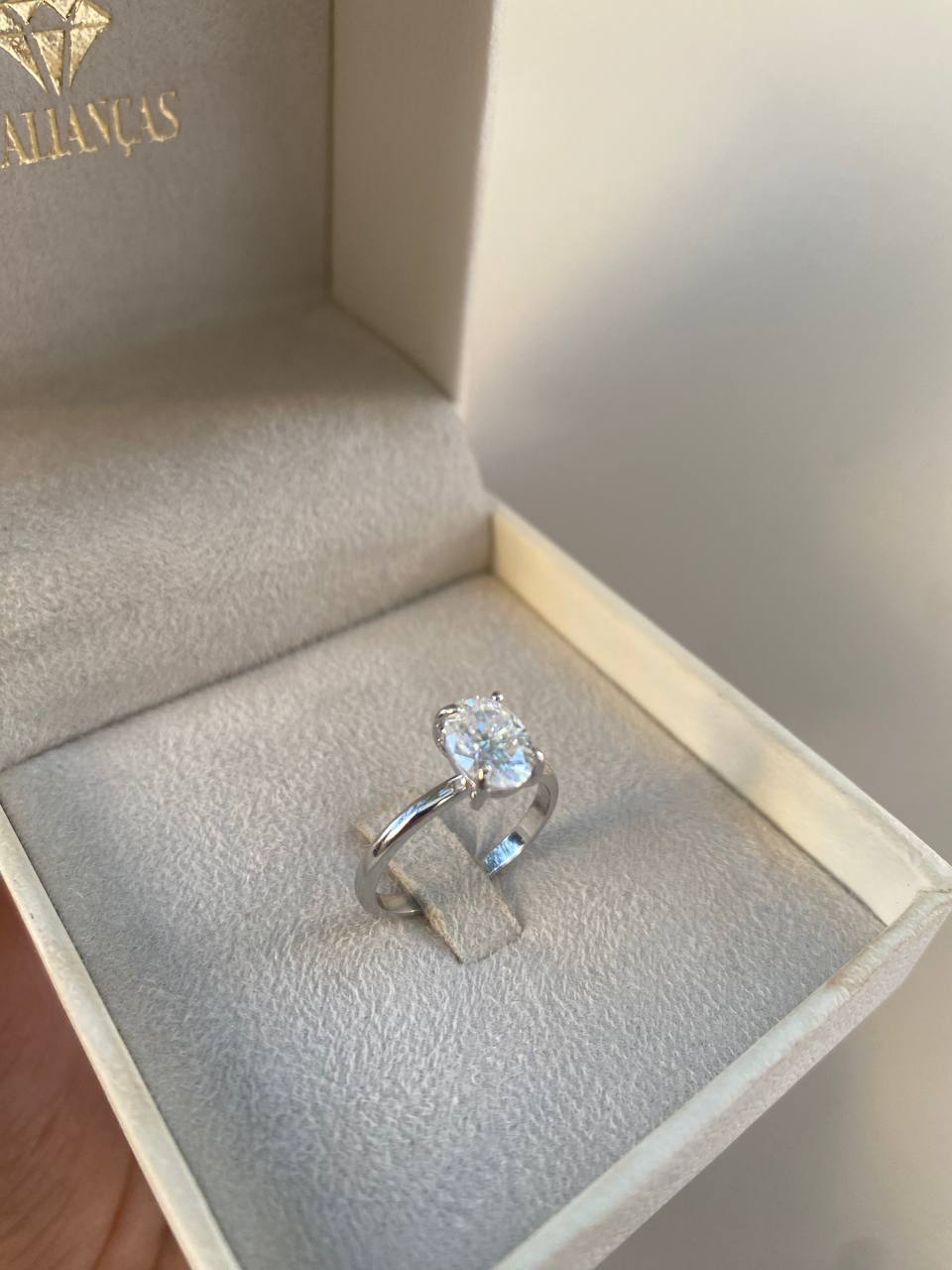 ANEL DE NOIVADO ORLANDO EM OURO BRANCO 18K