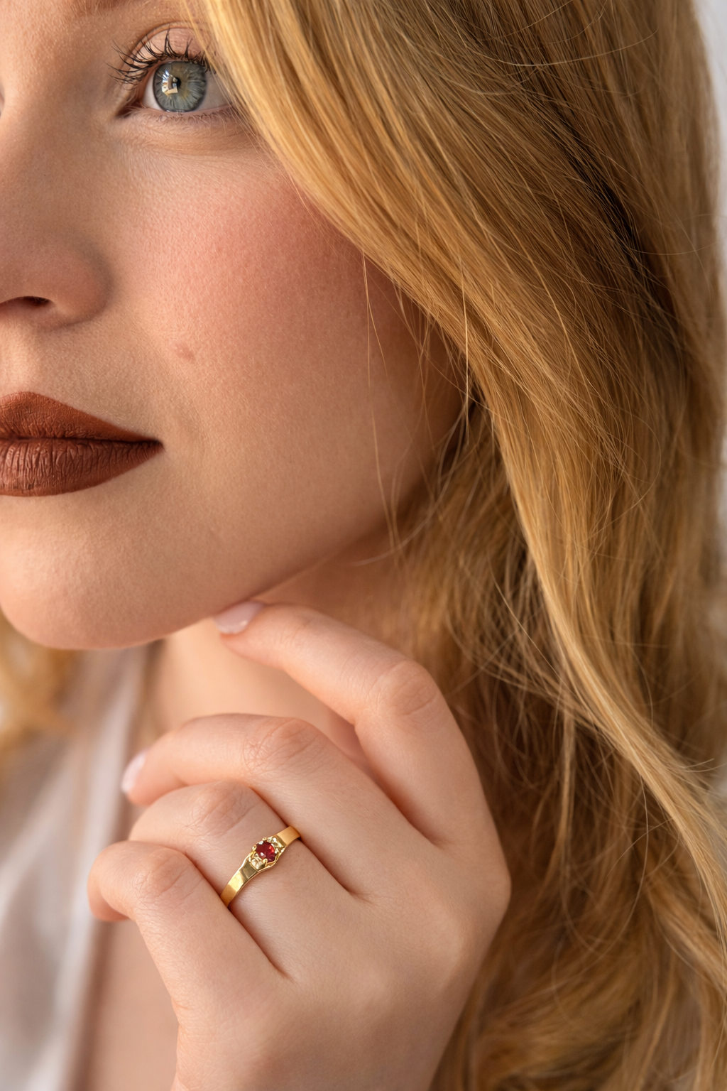 Anel Solitário Celine - OURO 18K